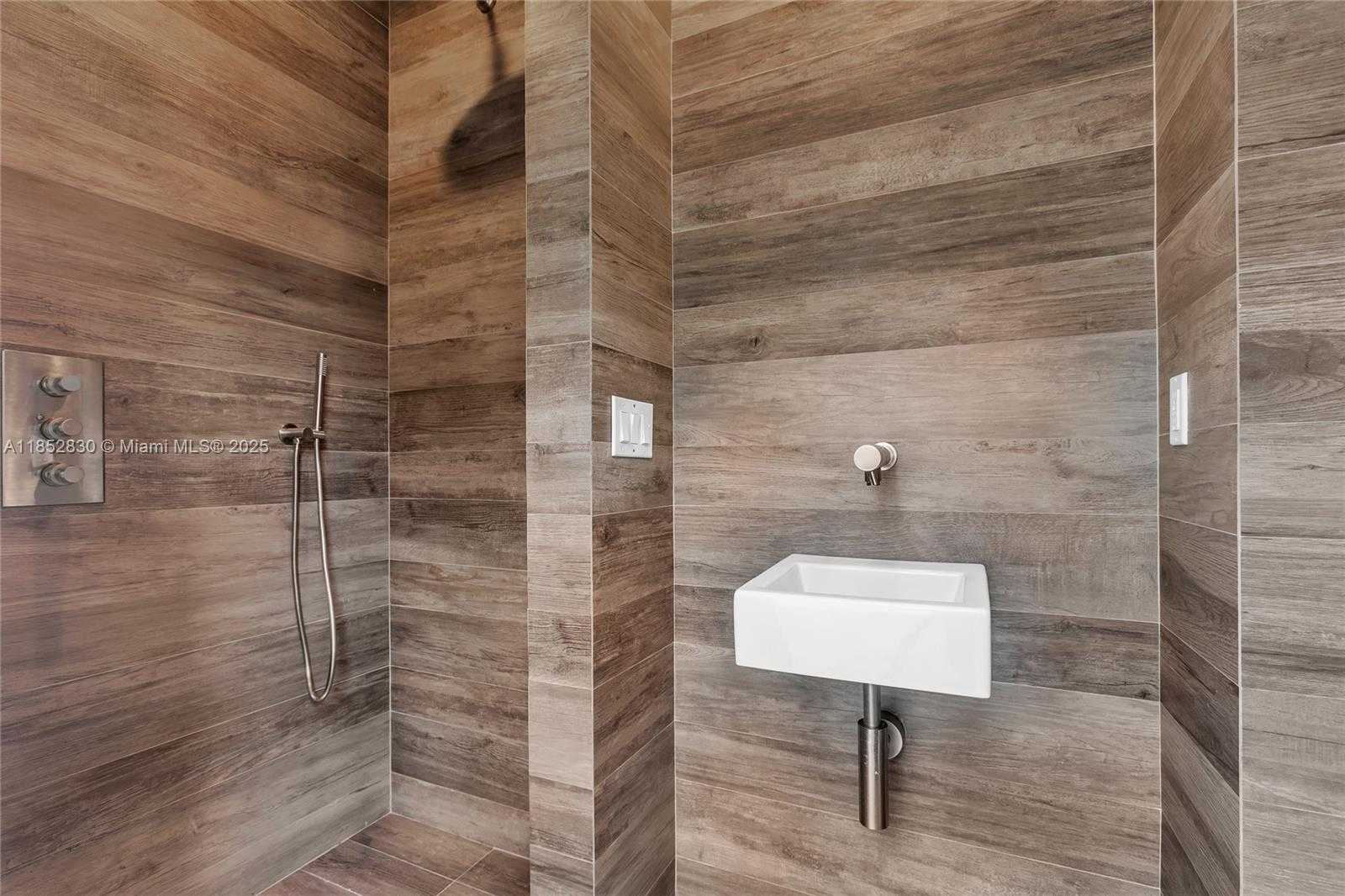 Small Image of 776 NORTH EAST 74TH ST, Miami Number 39