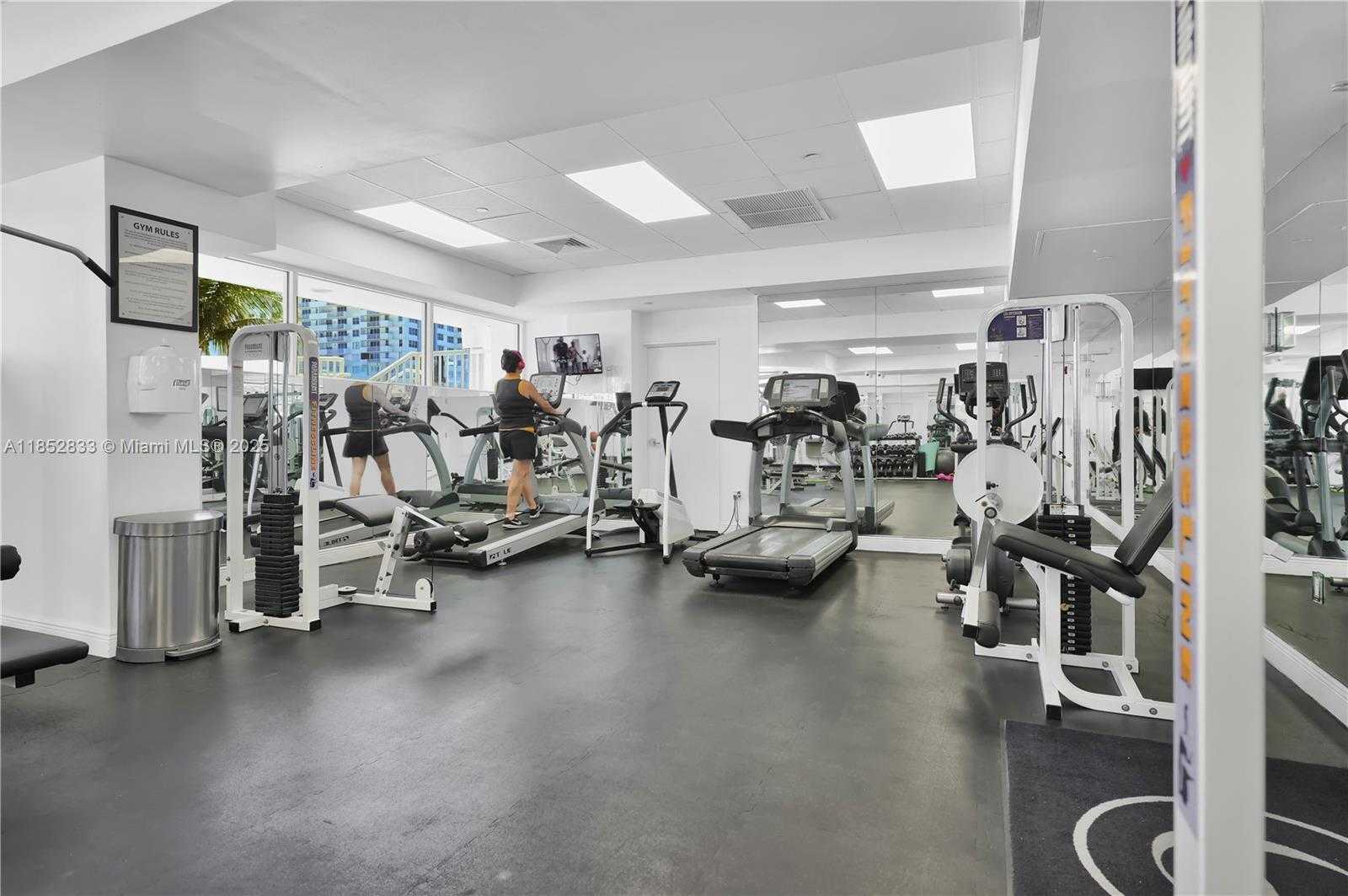 Small Image of 5900 COLLINS AVE #1607, Miami Beach Number 9