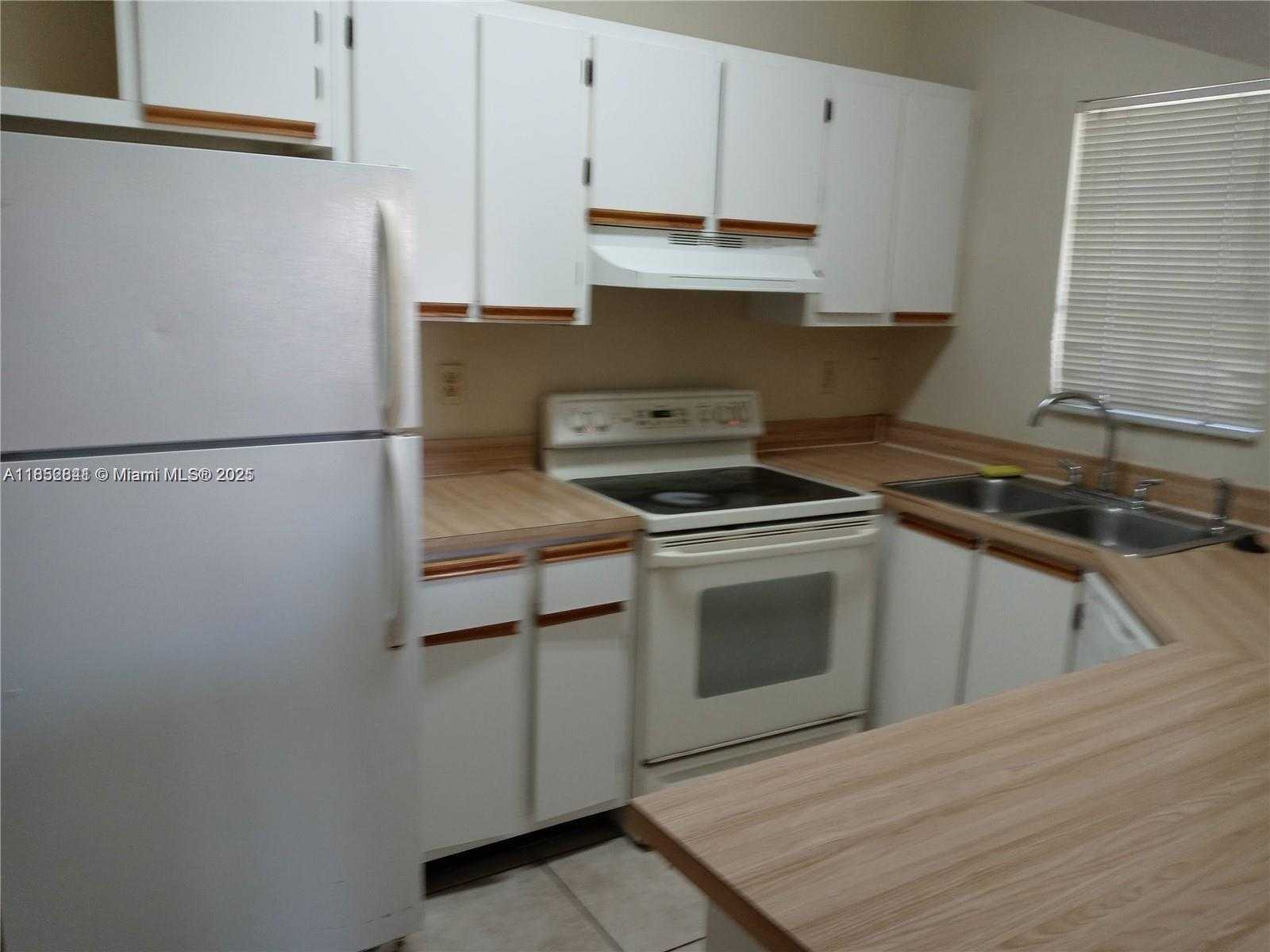 Small Image of 18344 NORTH WEST 68TH AVE #A, Hialeah Number 4