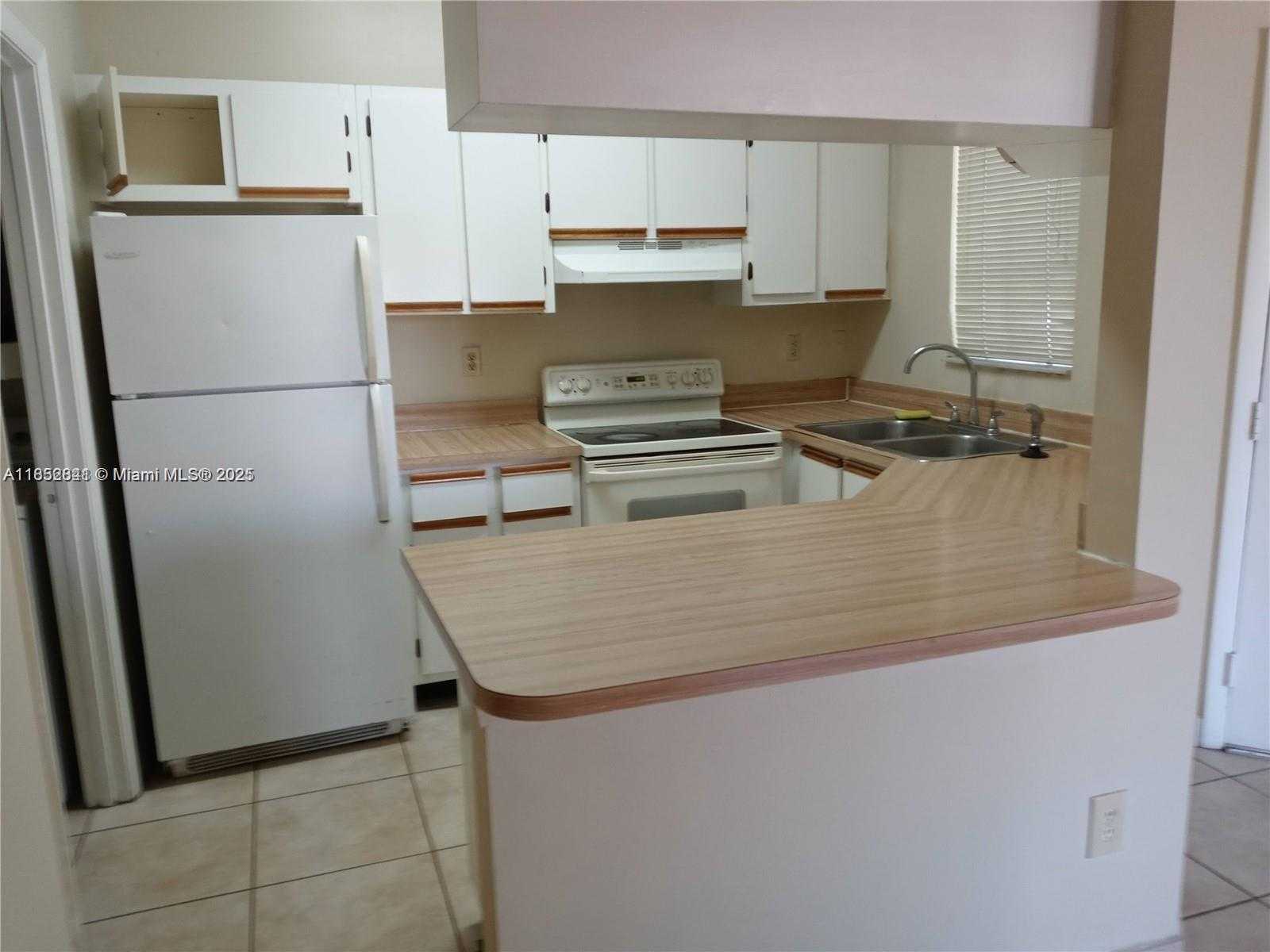 Small Image of 18344 NORTH WEST 68TH AVE #A, Hialeah Number 5