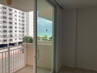 Small Image of 345 OCEAN DR #424, Miami Beach Number 4