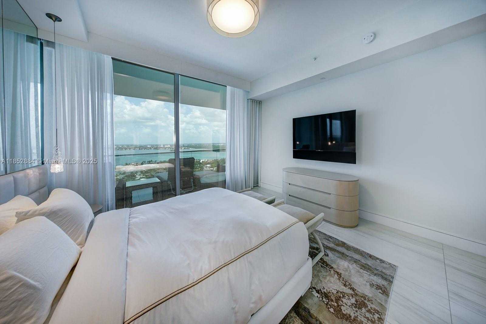 Small Image of 10203 COLLINS AVE #2501, Bal Harbour Number 29