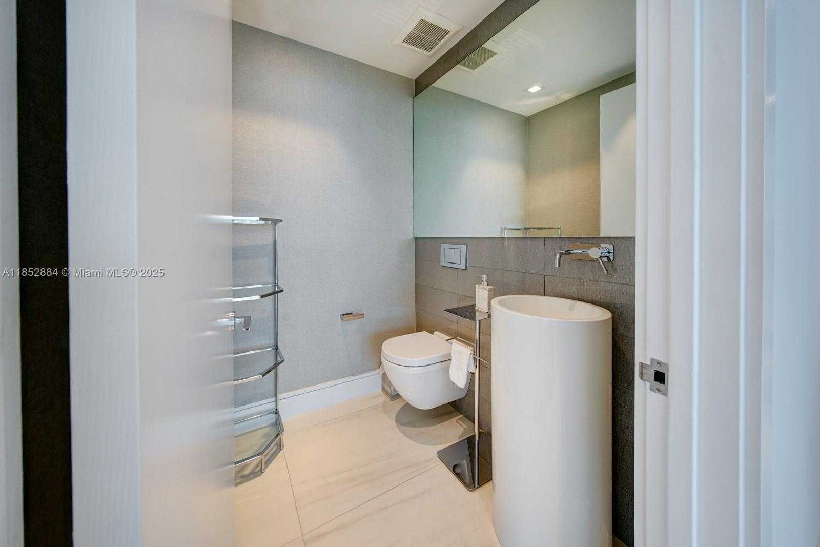 Small Image of 10203 COLLINS AVE #2501, Bal Harbour Number 32