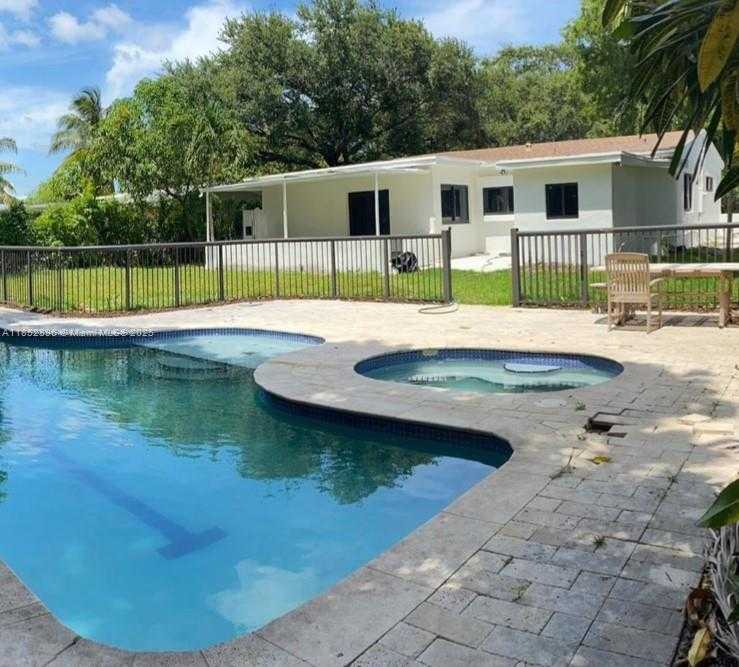 Small Image of 13236 NORTH EAST 4TH AVE, North Miami Number 3