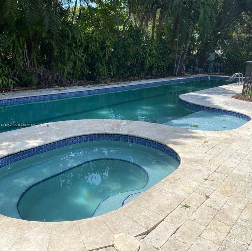 Small Image of 13236 NORTH EAST 4TH AVE, North Miami Number 4