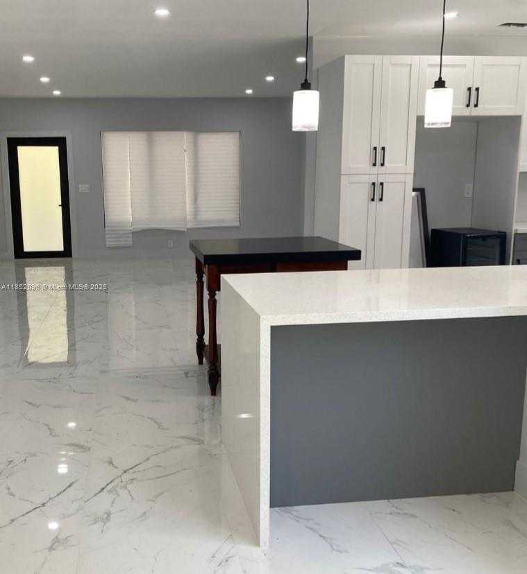 Small Image of 13236 NORTH EAST 4TH AVE, North Miami Number 5
