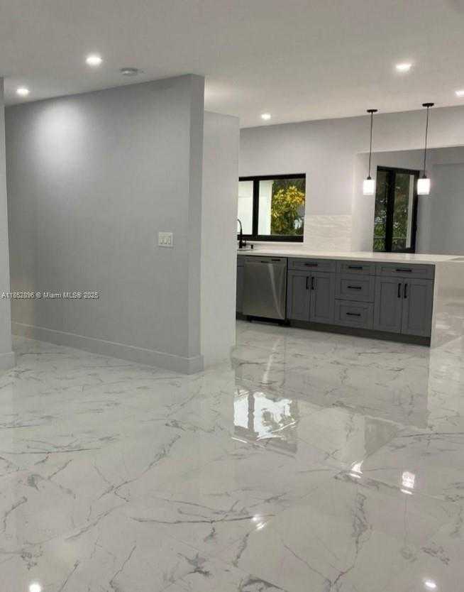 Small Image of 13236 NORTH EAST 4TH AVE, North Miami Number 6