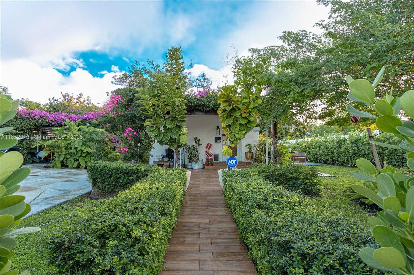 Small Image of 532 NORTH WEST 100TH ST, Miami Number 2