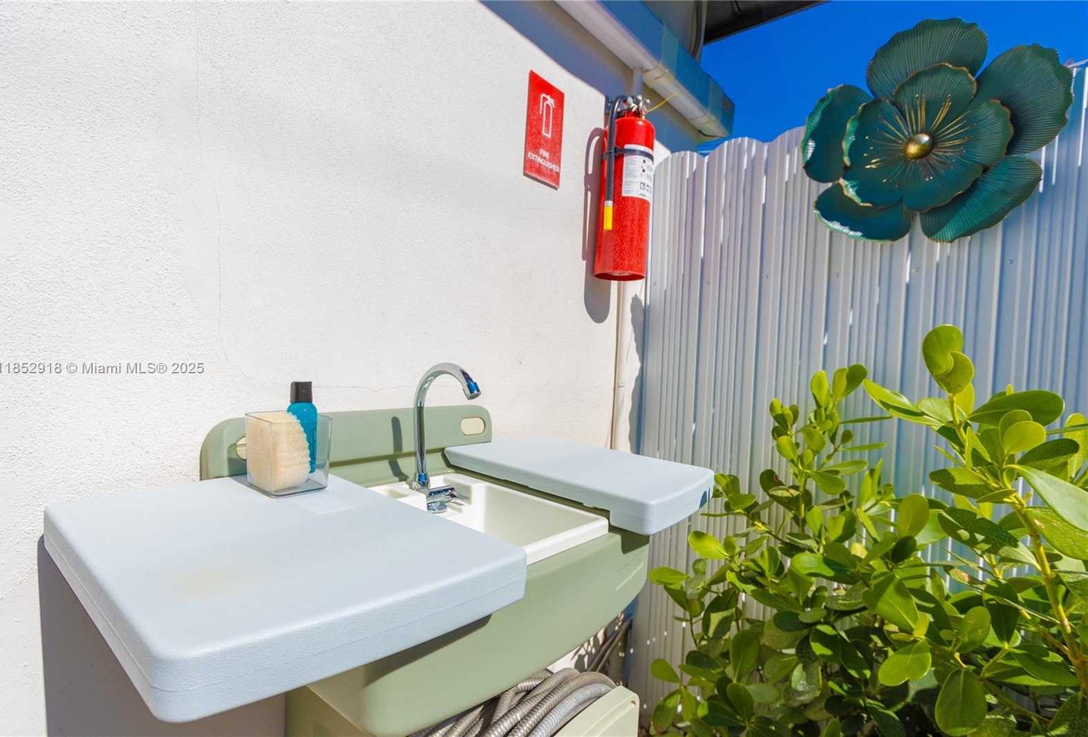 Small Image of 532 NORTH WEST 100TH ST, Miami Number 31