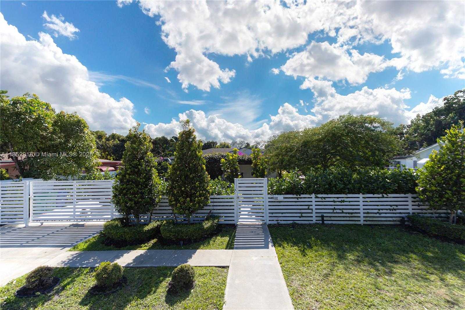 Small Image of 532 NORTH WEST 100TH ST, Miami Number 34