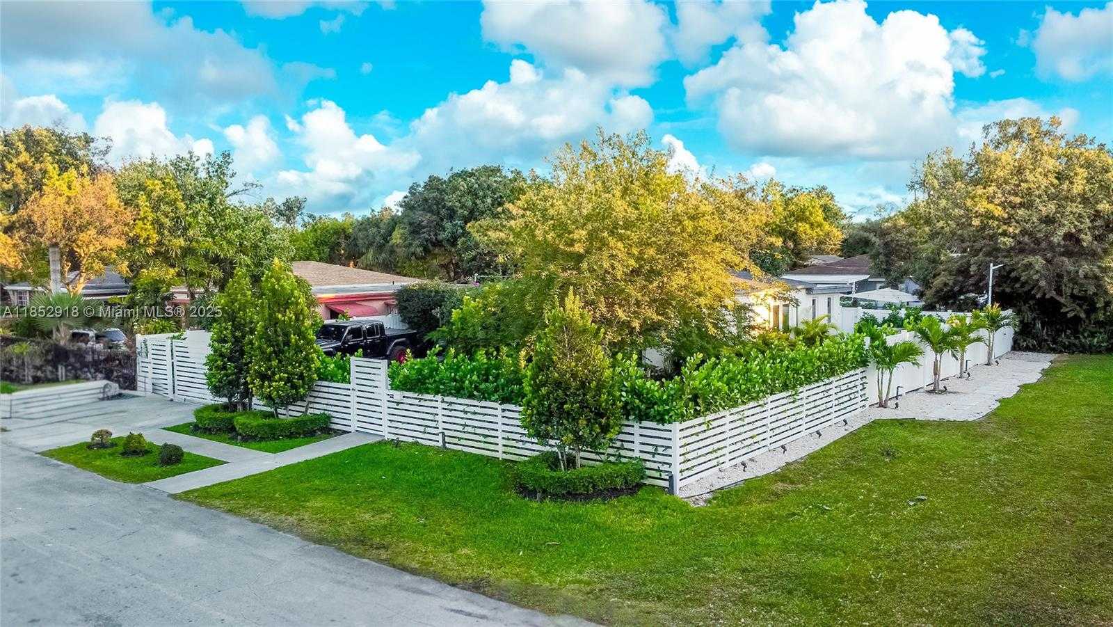 Small Image of 532 NORTH WEST 100TH ST, Miami Number 46