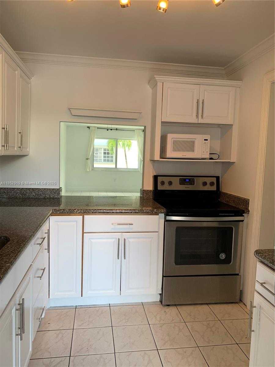 Small Image of 251 GALEN DR #204E, Key Biscayne Number 4