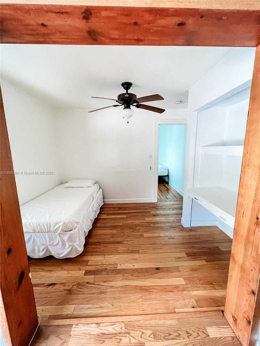 Small Image of 320 WEST 55TH ST, Miami Beach Number 14