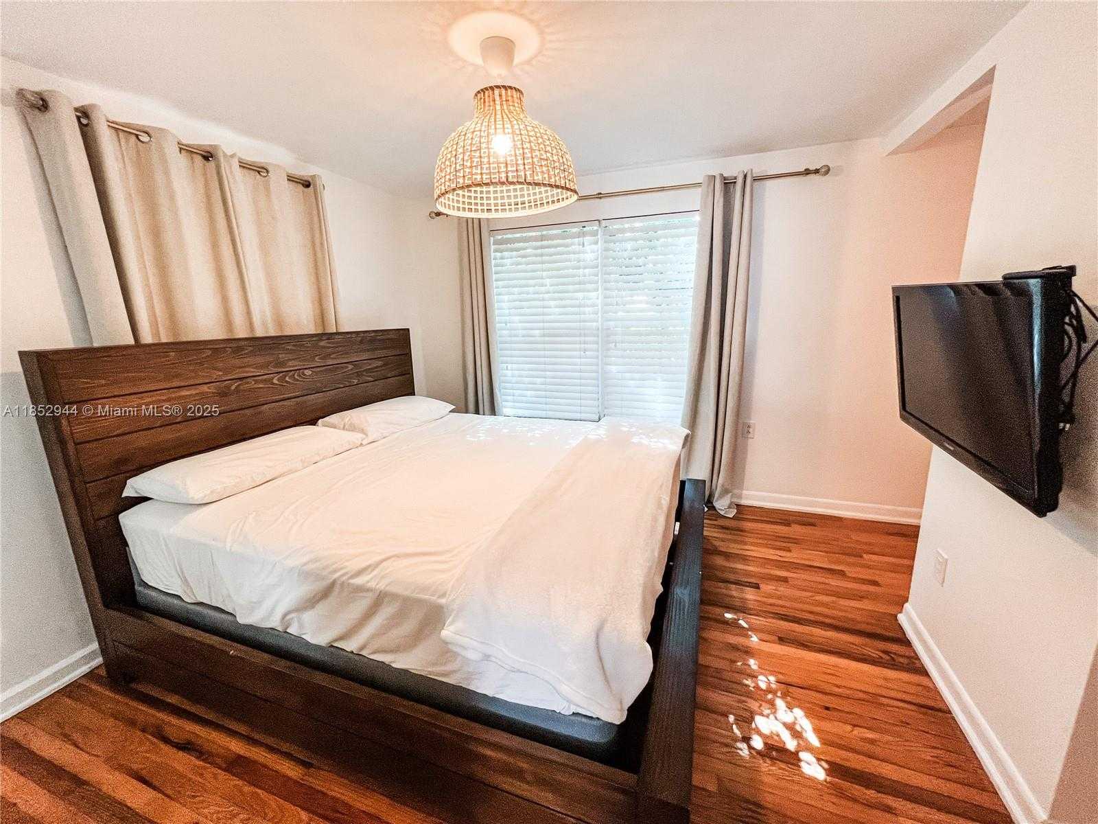 Small Image of 320 WEST 55TH ST, Miami Beach Number 15