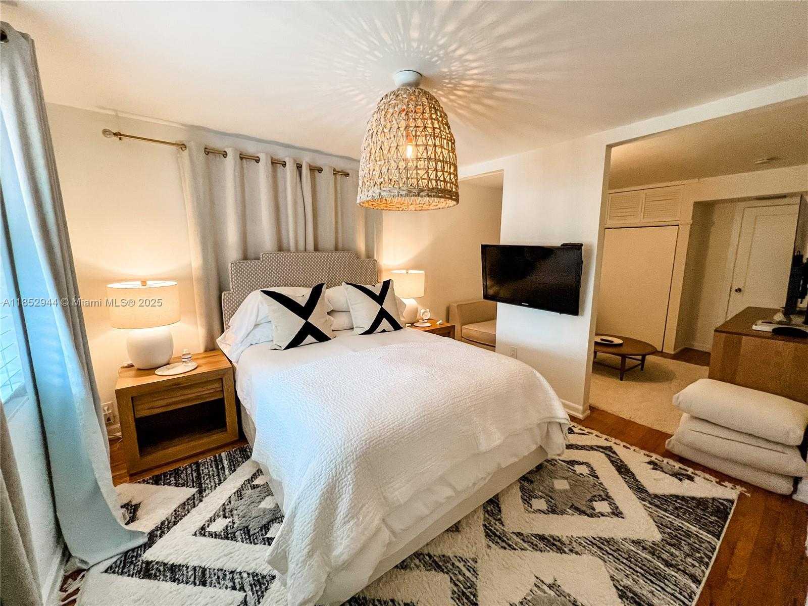 Small Image of 320 WEST 55TH ST, Miami Beach Number 16