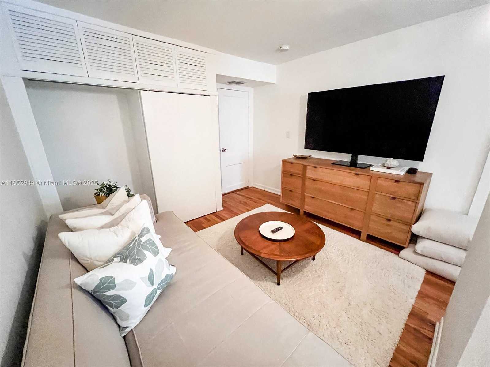 Small Image of 320 WEST 55TH ST, Miami Beach Number 17