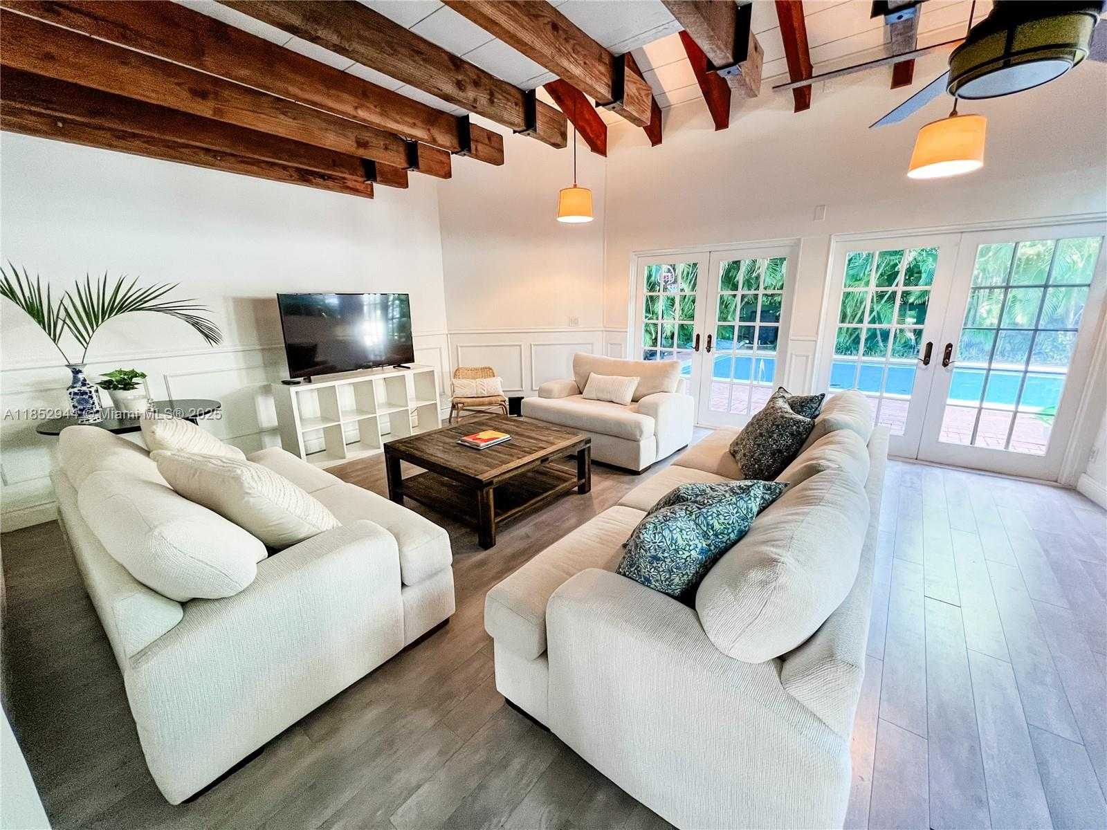 Small Image of 320 WEST 55TH ST, Miami Beach Number 2