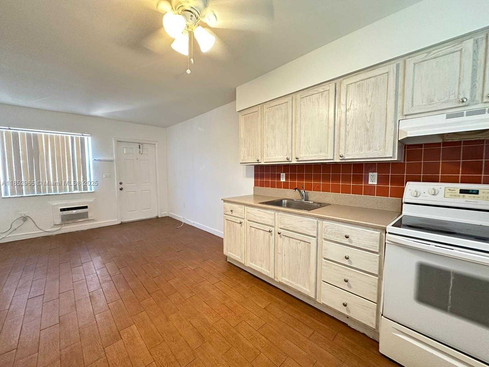 Small Image of 1942 THOMAS ST #C, Hollywood Number 2