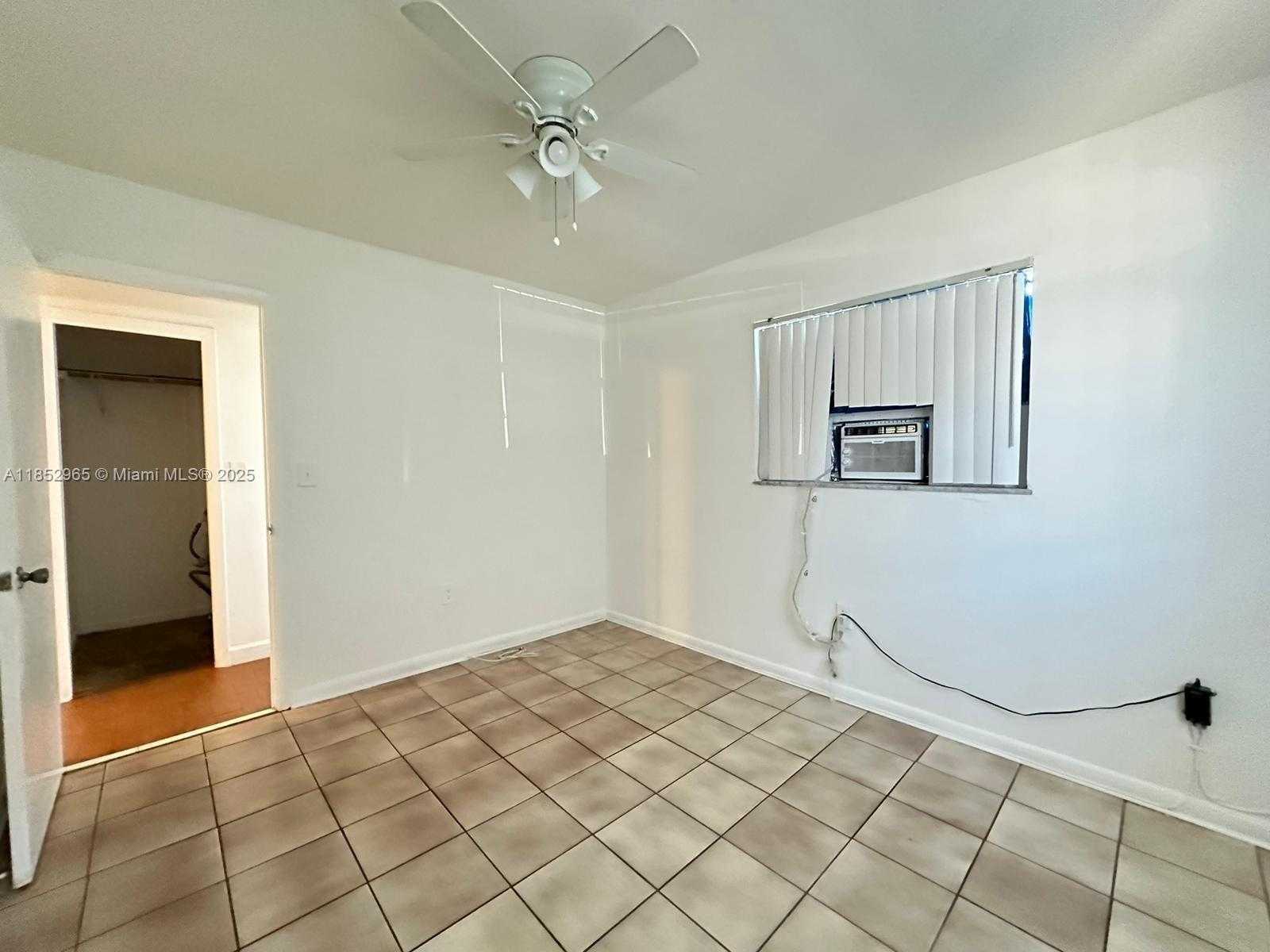 Small Image of 1942 THOMAS ST #C, Hollywood Number 5