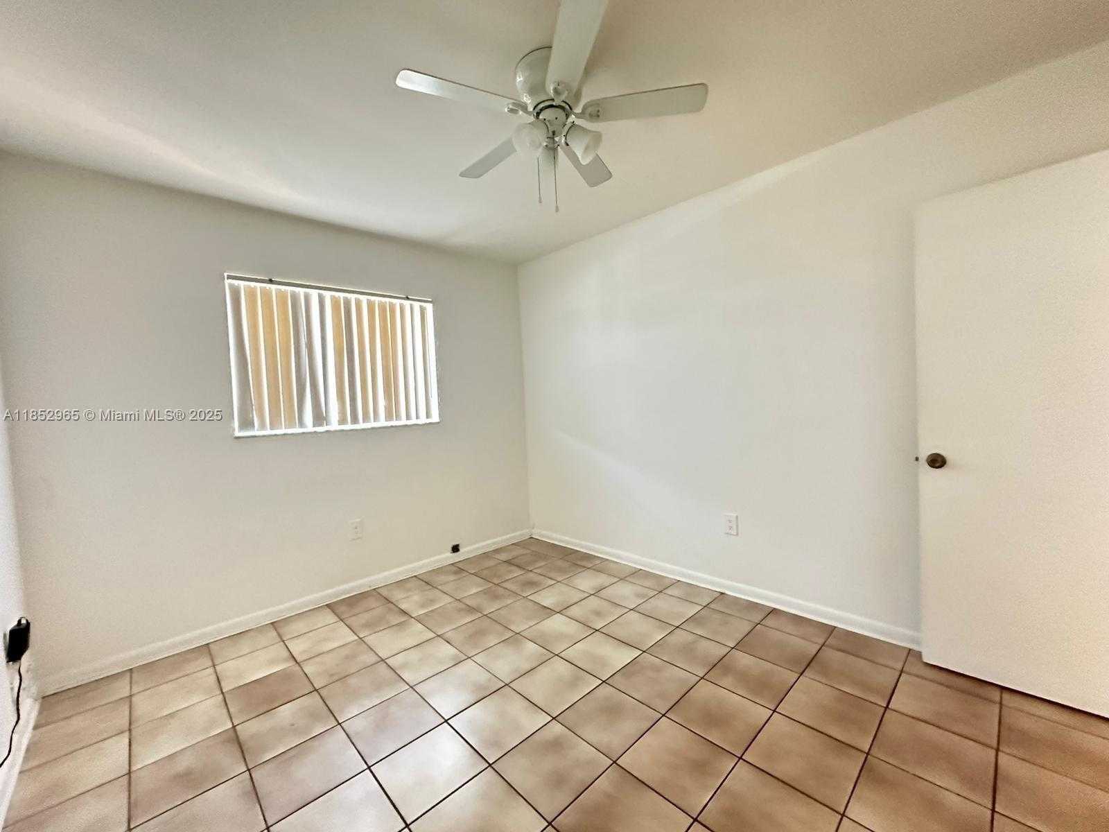 Small Image of 1942 THOMAS ST #C, Hollywood Number 6