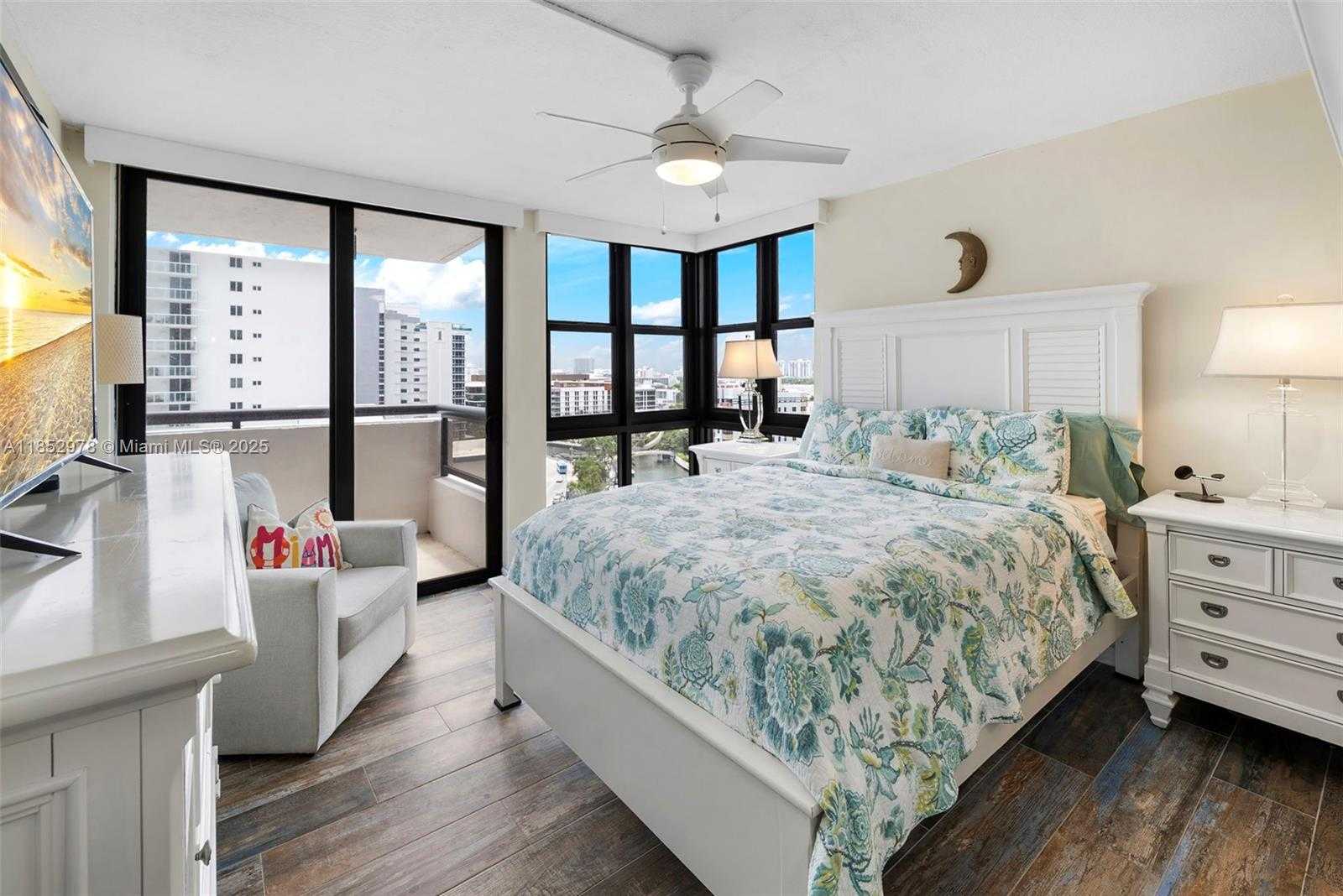 Small Image of 2555 COLLINS AVE #1414, Miami Beach Number 11