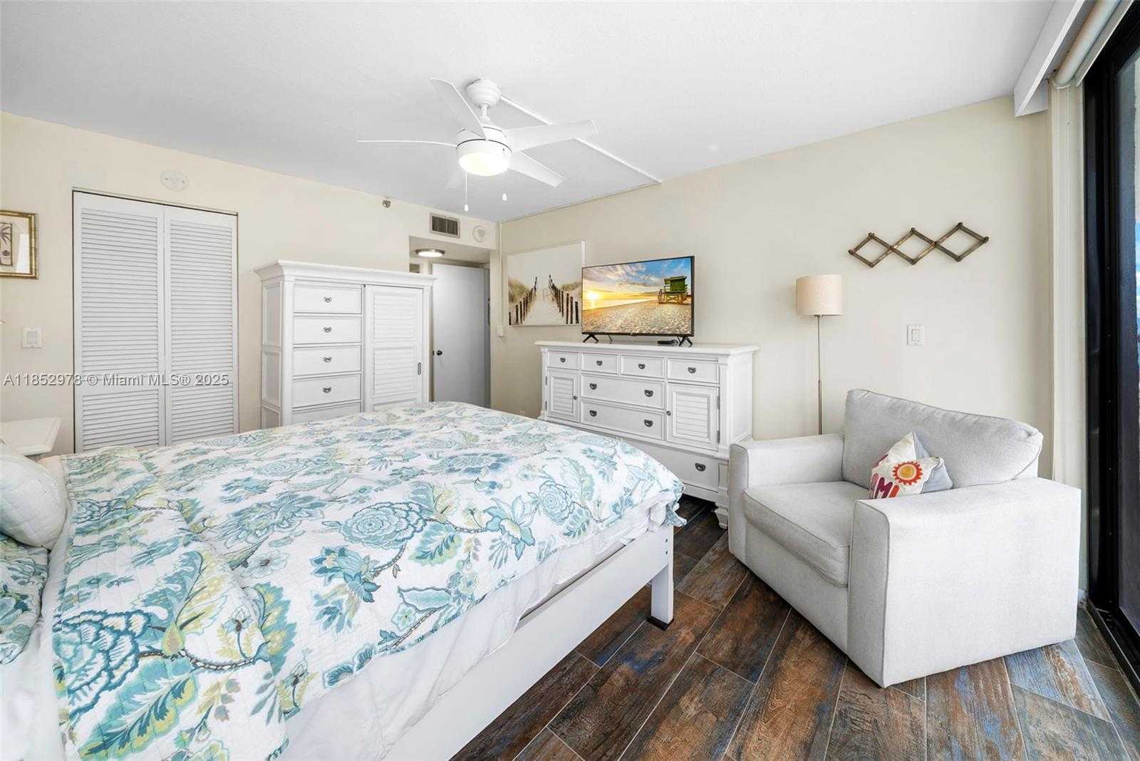 Small Image of 2555 COLLINS AVE #1414, Miami Beach Number 14