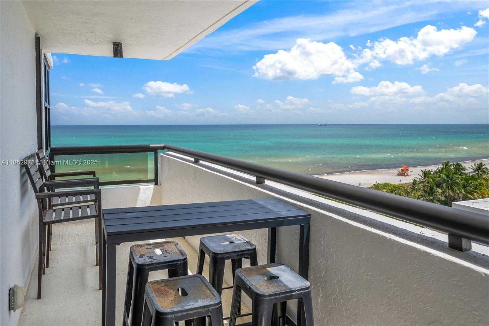 Small Image of 2555 COLLINS AVE #1414, Miami Beach Number 2