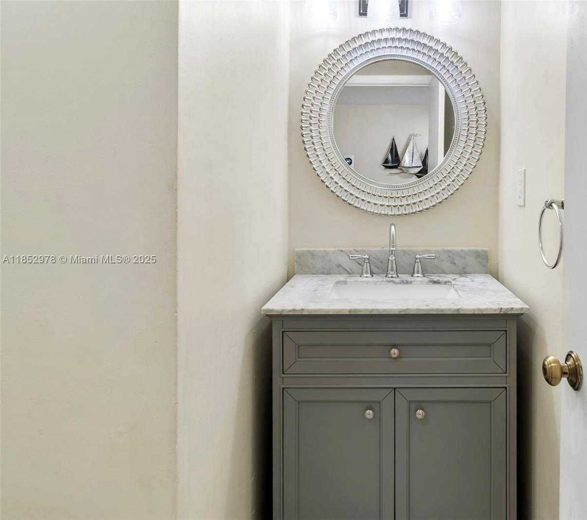 Small Image of 2555 COLLINS AVE #1414, Miami Beach Number 20