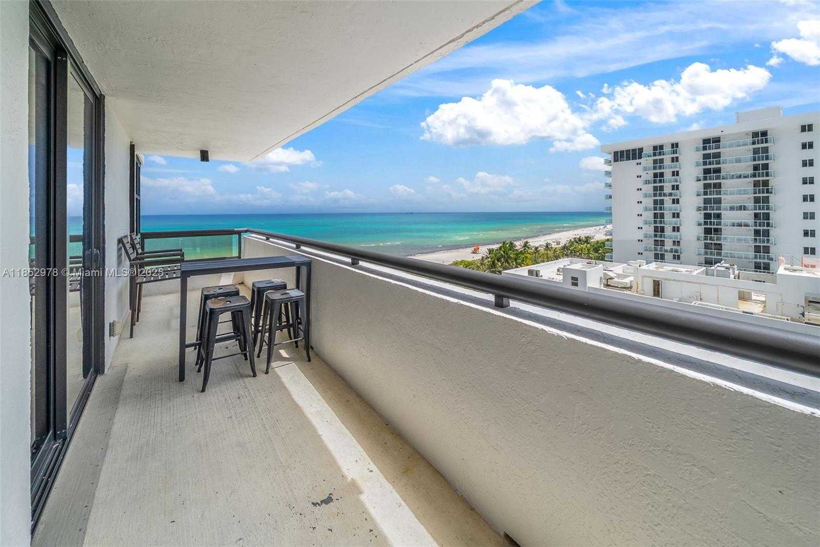 Small Image of 2555 COLLINS AVE #1414, Miami Beach Number 3