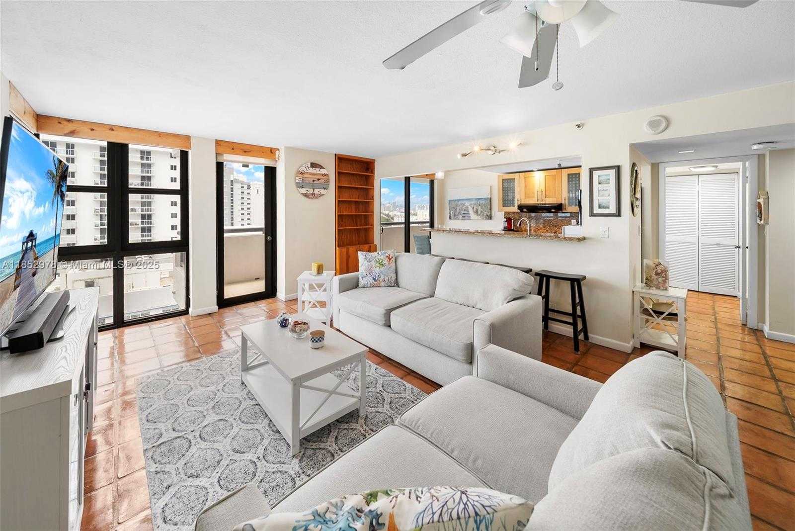 Small Image of 2555 COLLINS AVE #1414, Miami Beach Number 4