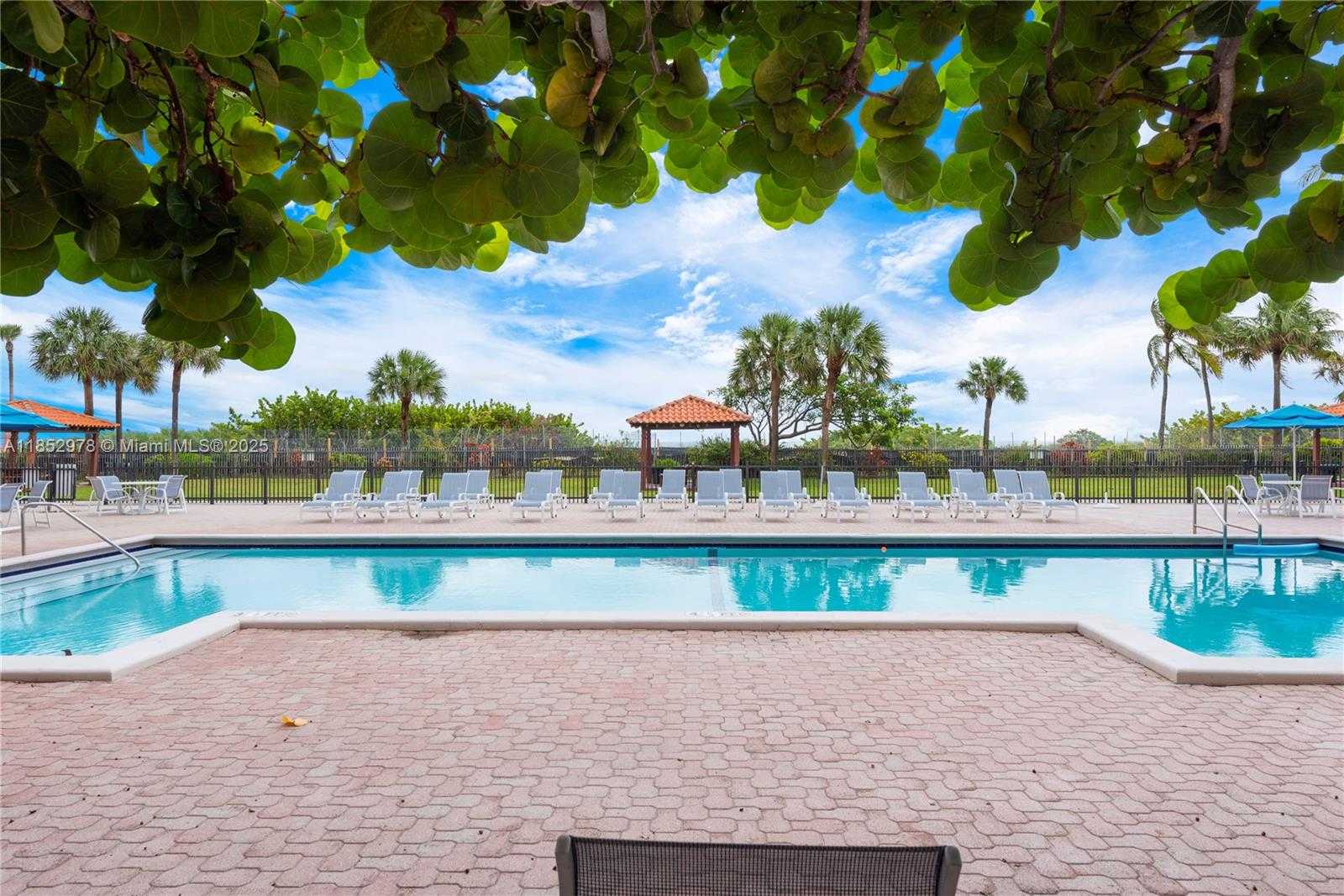 Small Image of 2555 COLLINS AVE #1414, Miami Beach Number 48