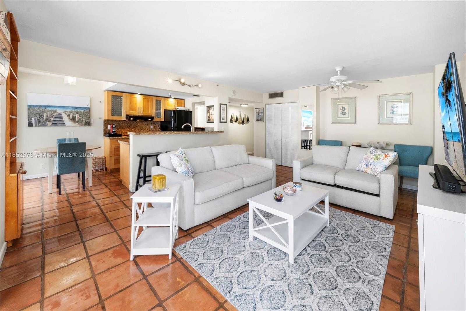 Small Image of 2555 COLLINS AVE #1414, Miami Beach Number 5