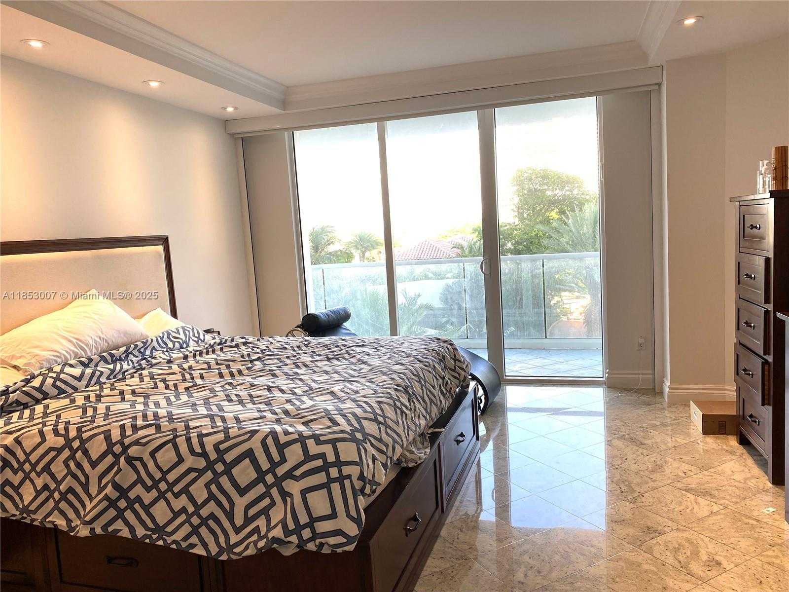 Small Image of 2600 ISLAND BLVD #505, Aventura Number 14