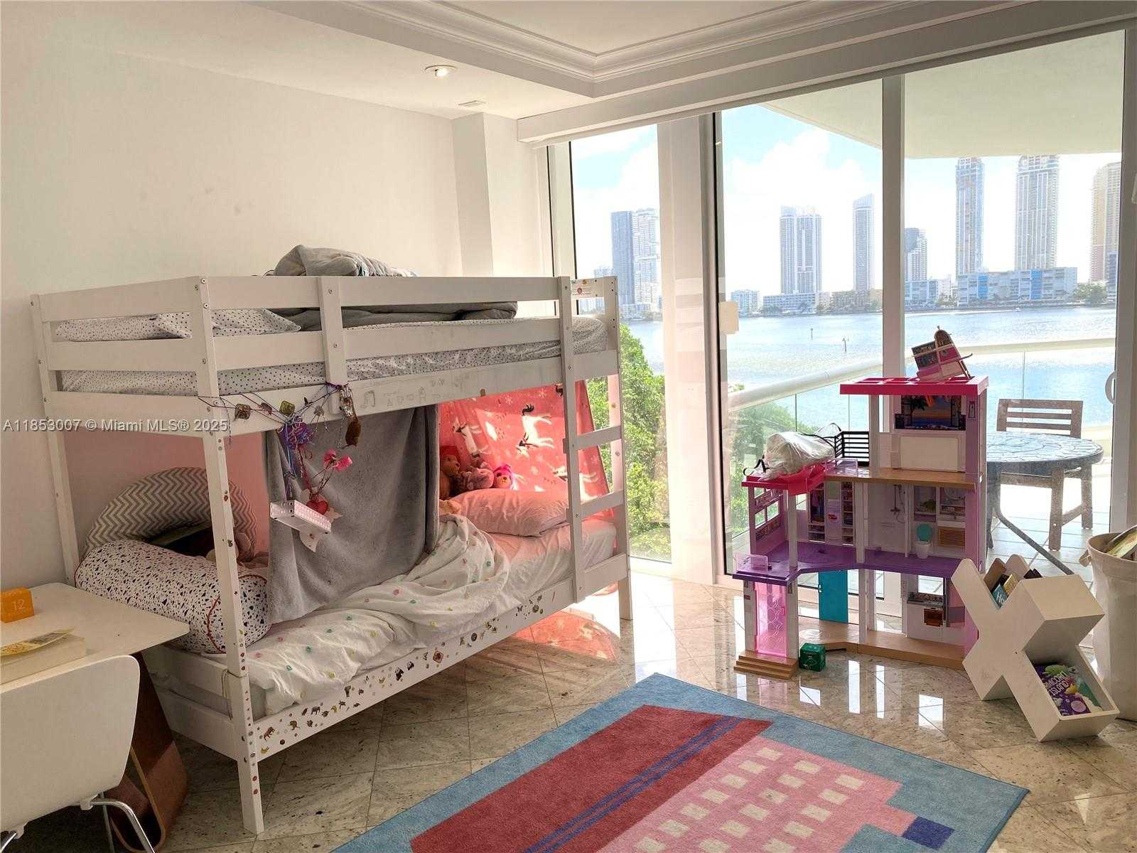 Small Image of 2600 ISLAND BLVD #505, Aventura Number 16