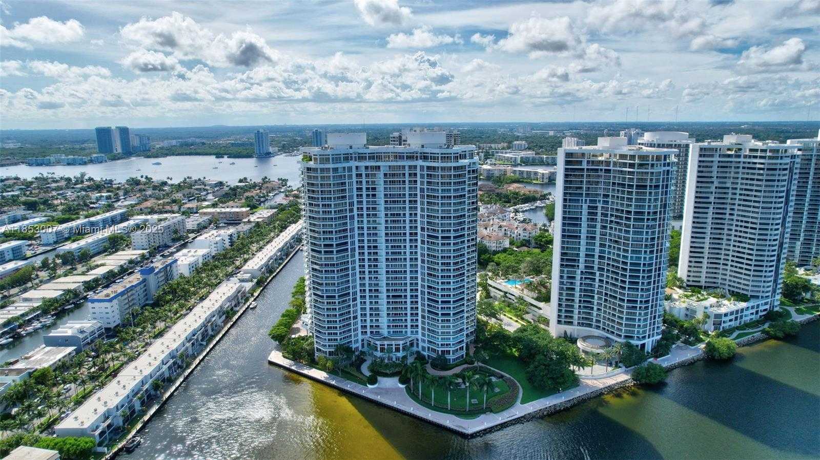Small Image of 2600 ISLAND BLVD #505, Aventura Number 30