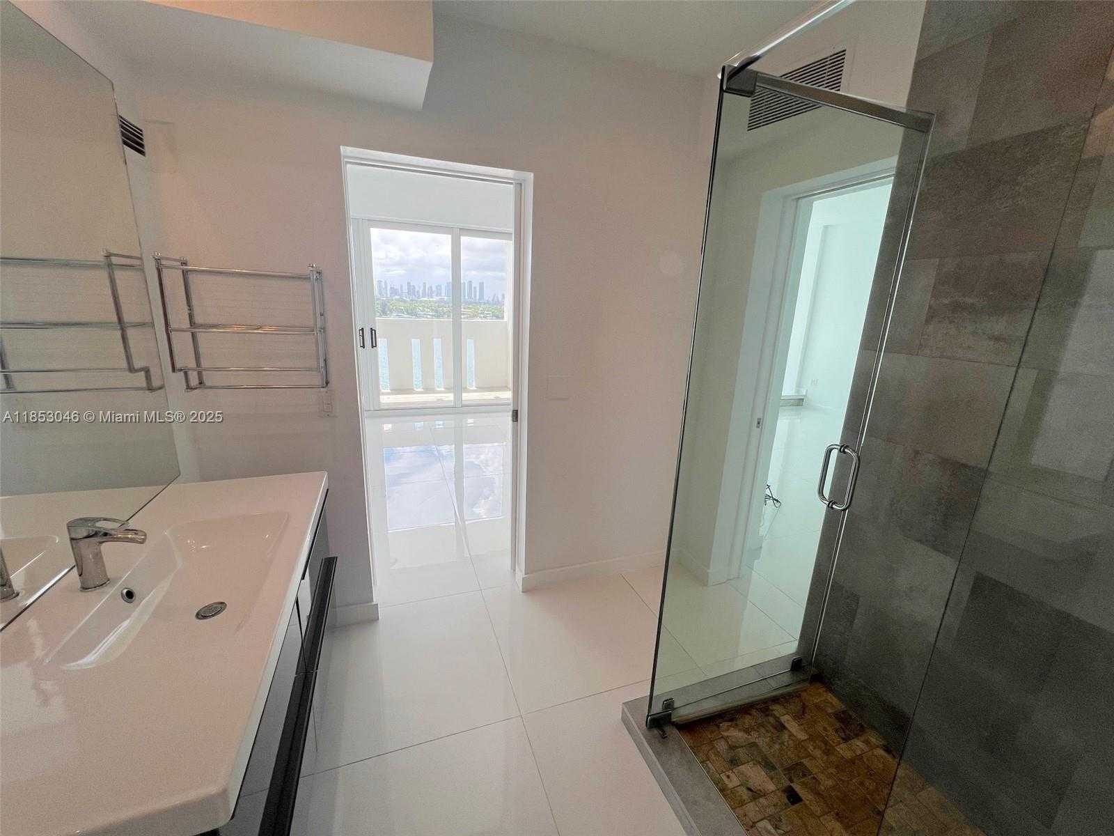 Small Image of 800 WEST AVE #PH27, Miami Beach Number 11