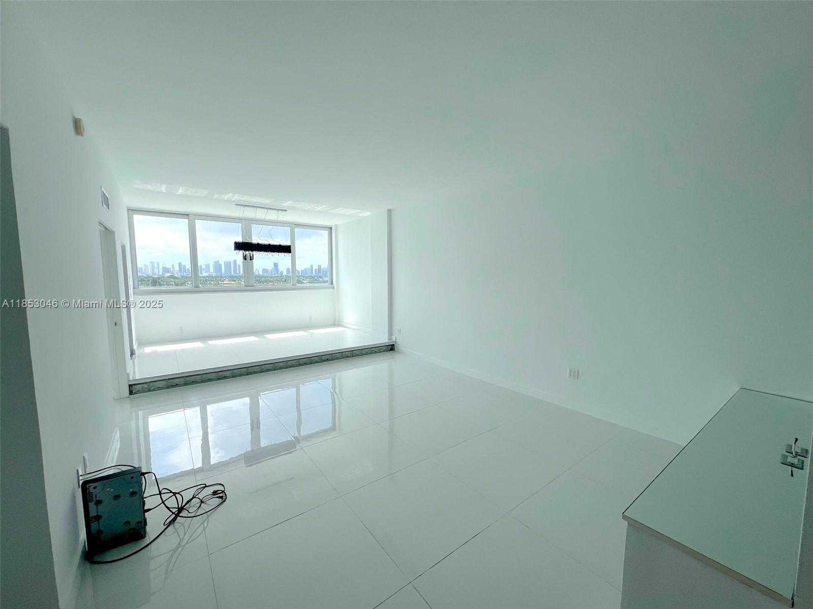 Small Image of 800 WEST AVE #PH27, Miami Beach Number 2