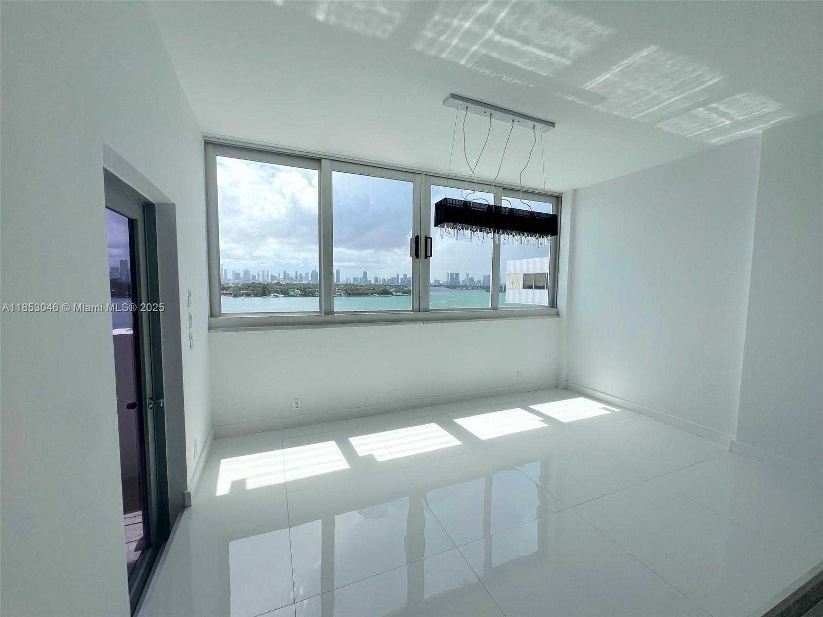 Small Image of 800 WEST AVE #PH27, Miami Beach Number 3