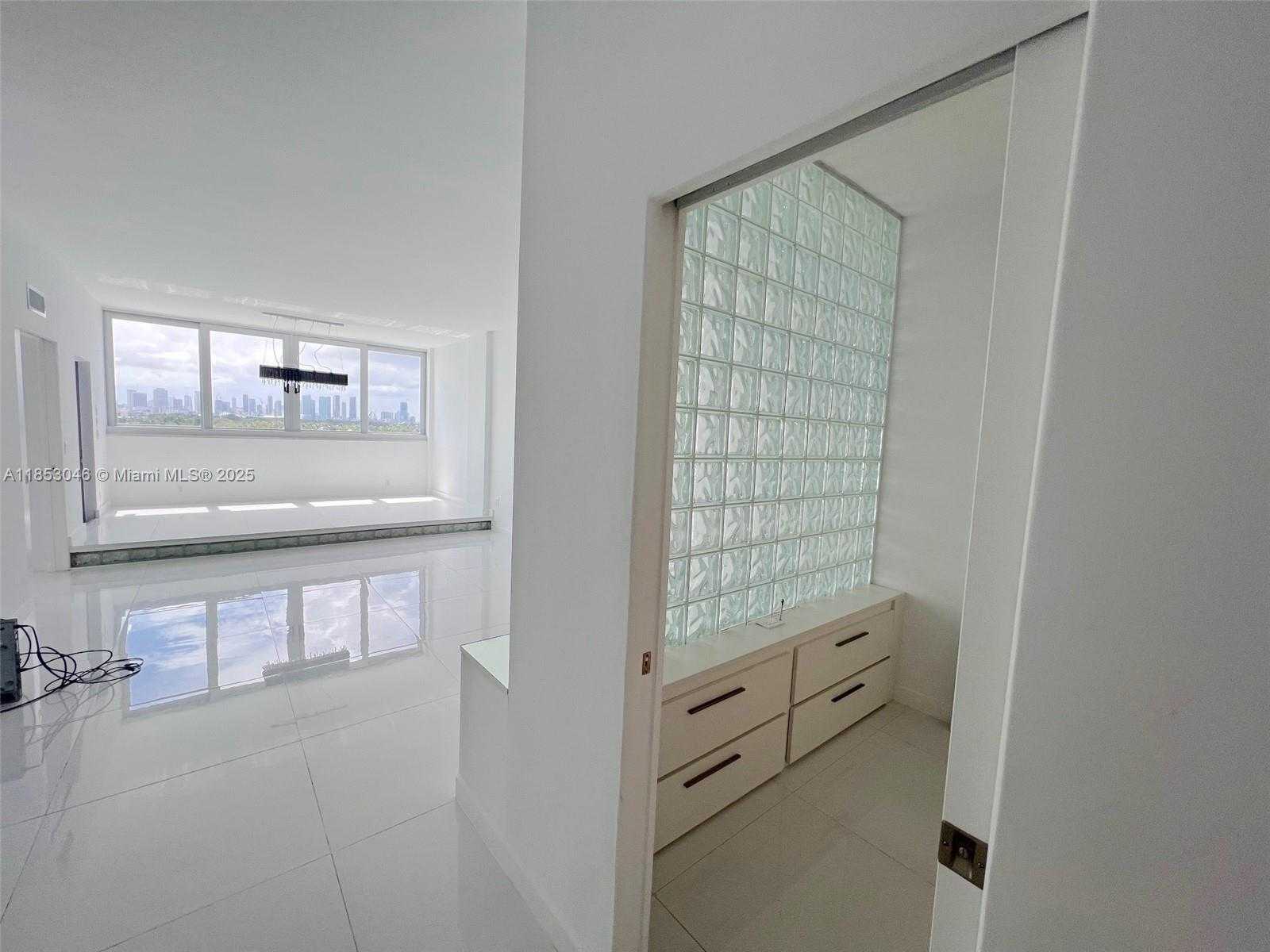 Small Image of 800 WEST AVE #PH27, Miami Beach Number 7