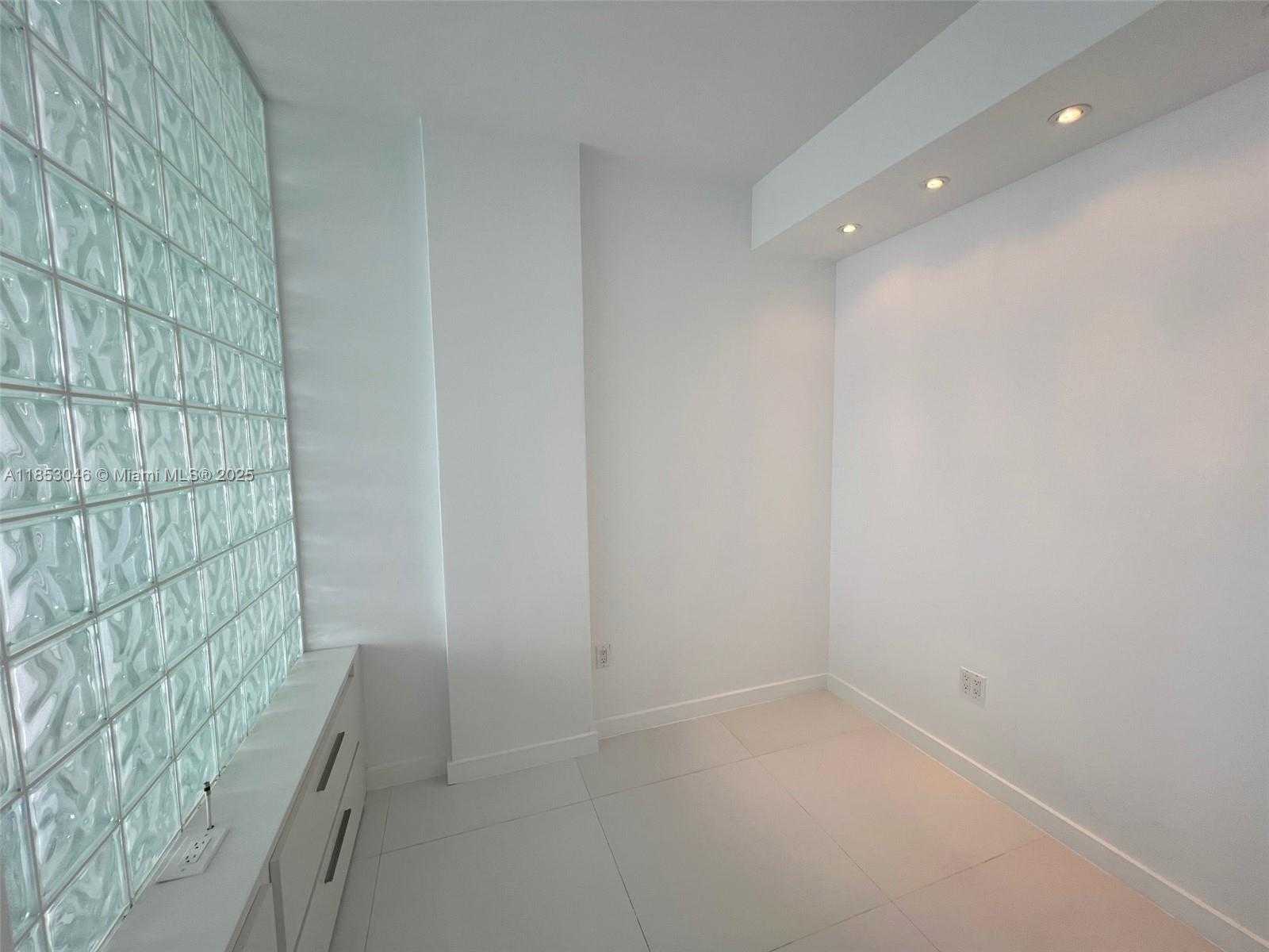 Small Image of 800 WEST AVE #PH27, Miami Beach Number 8