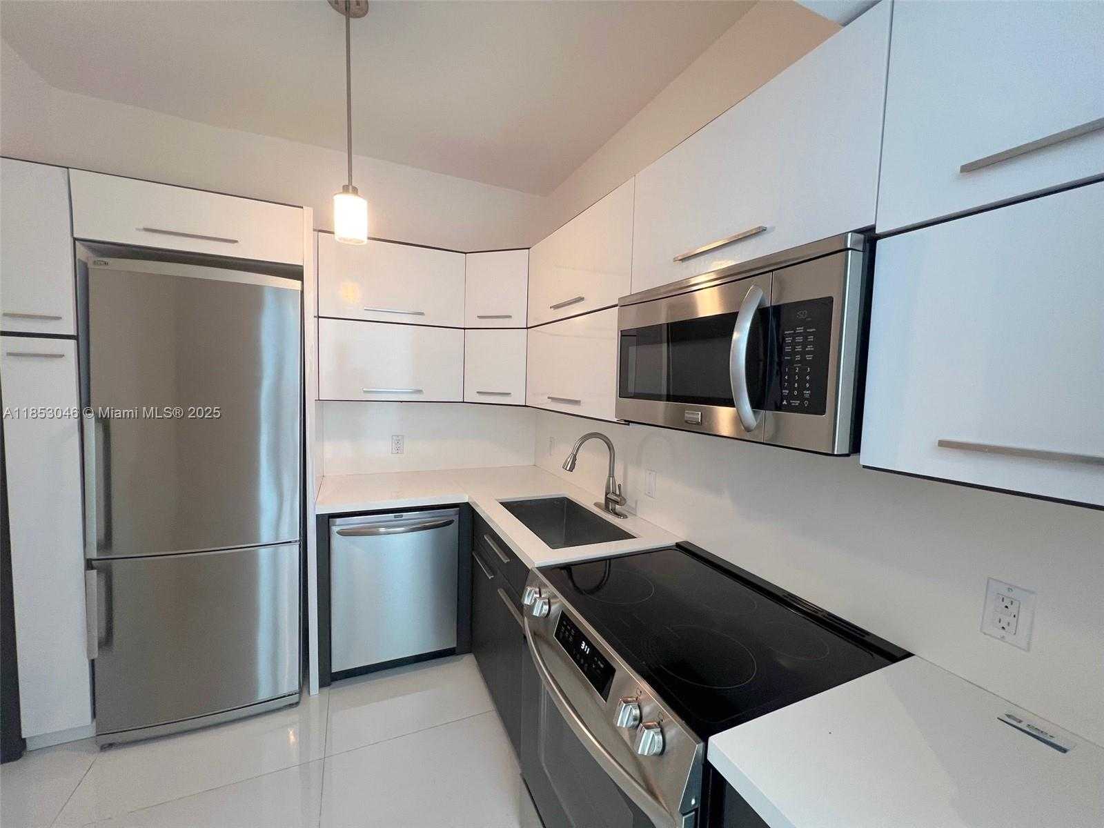 Small Image of 800 WEST AVE #PH27, Miami Beach Number 9