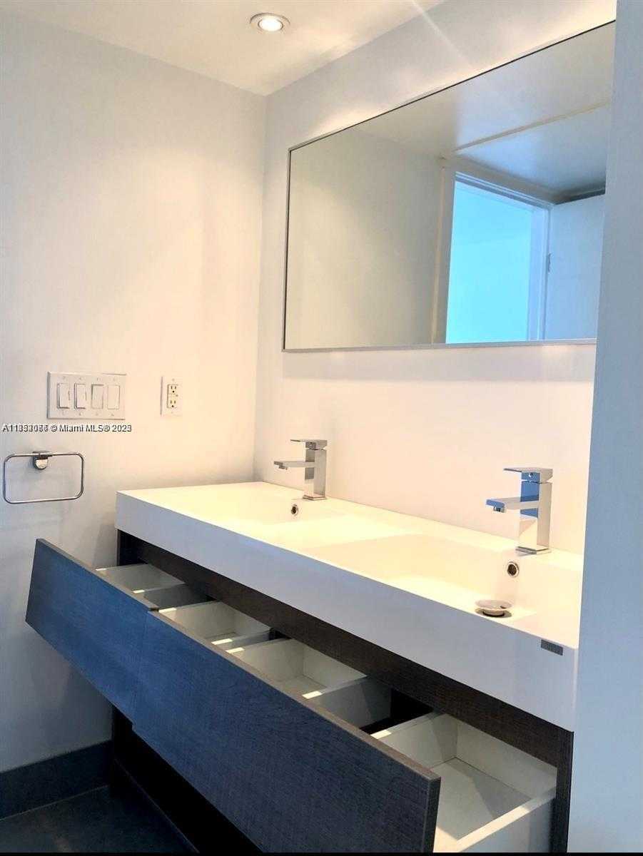 Small Image of 6770 INDIAN CREEK DR #PH S, Miami Beach Number 13