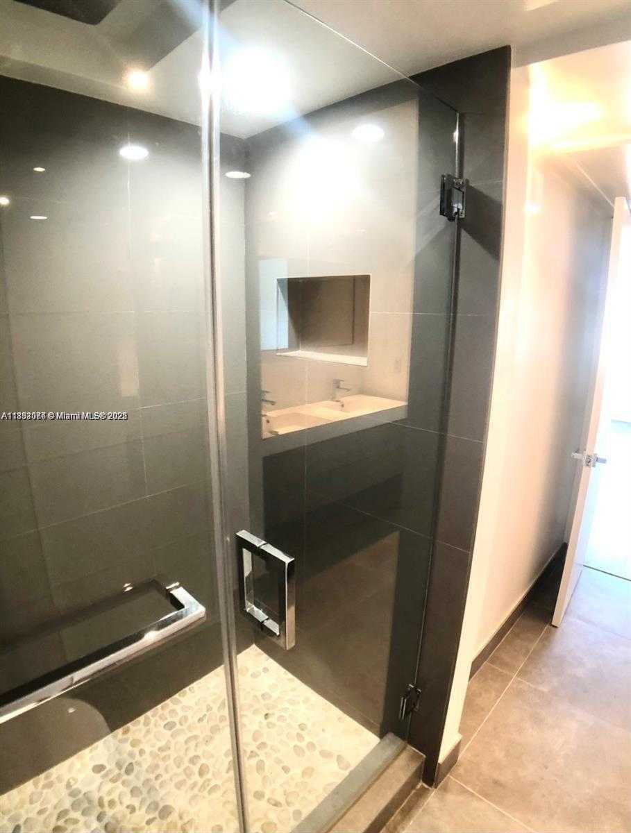 Small Image of 6770 INDIAN CREEK DR #PH S, Miami Beach Number 16