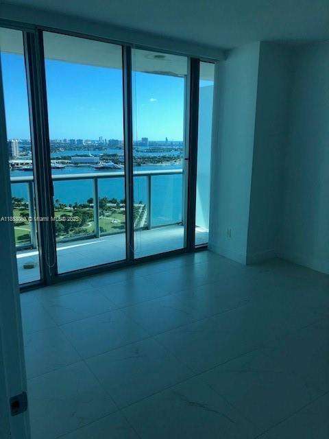Small Image of 888 BISCAYNE BLVD #2811, Miami Number 3