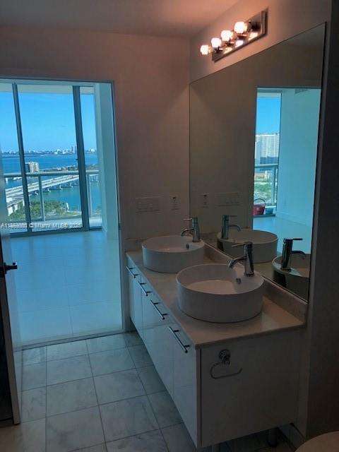Small Image of 888 BISCAYNE BLVD #2811, Miami Number 7