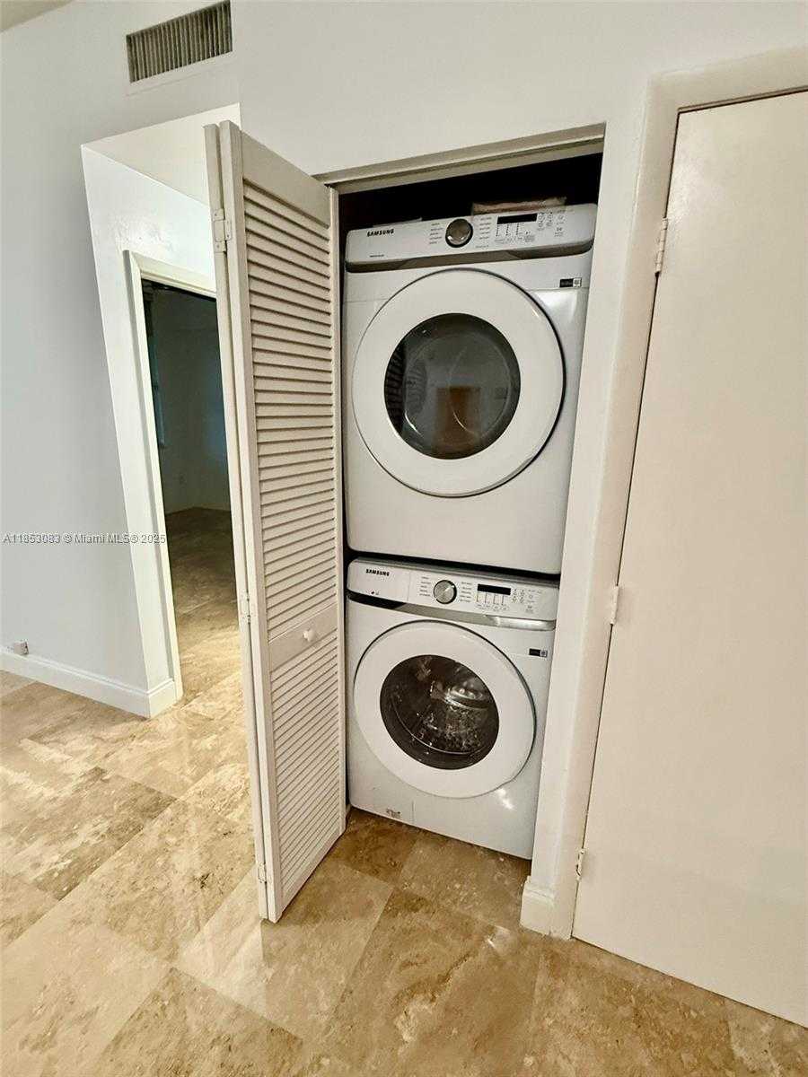Small Image of 31 SOUTH EAST 5TH ST #3819, Miami Number 41