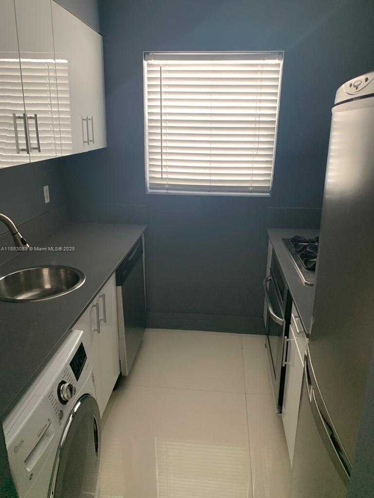 Small Image of 1604 DREXEL AVE #208, Miami Beach Number 2