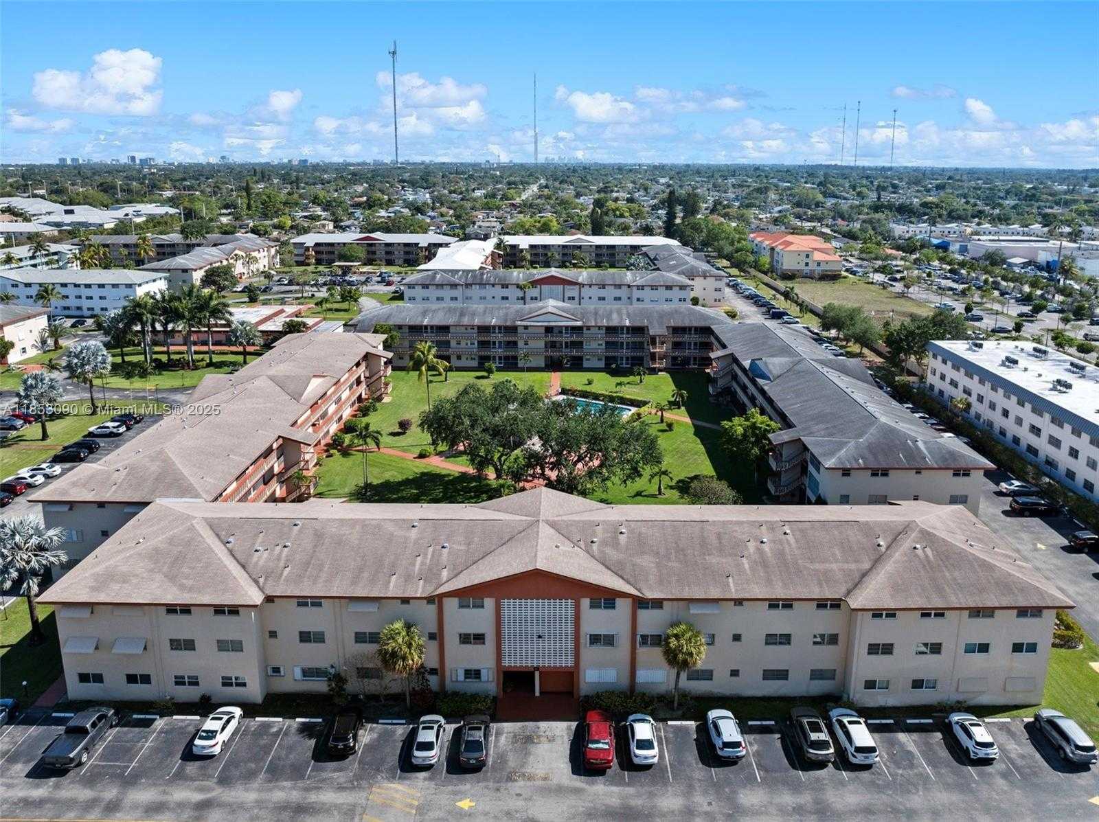 Small Image of 5300 WASHINGTON ST #G323, Hollywood Number 2