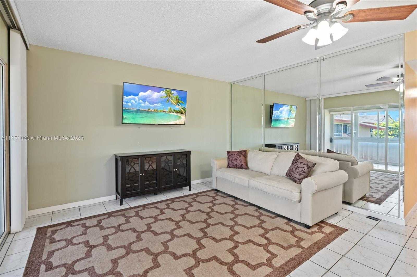 Small Image of 5300 WASHINGTON ST #G323, Hollywood Number 9