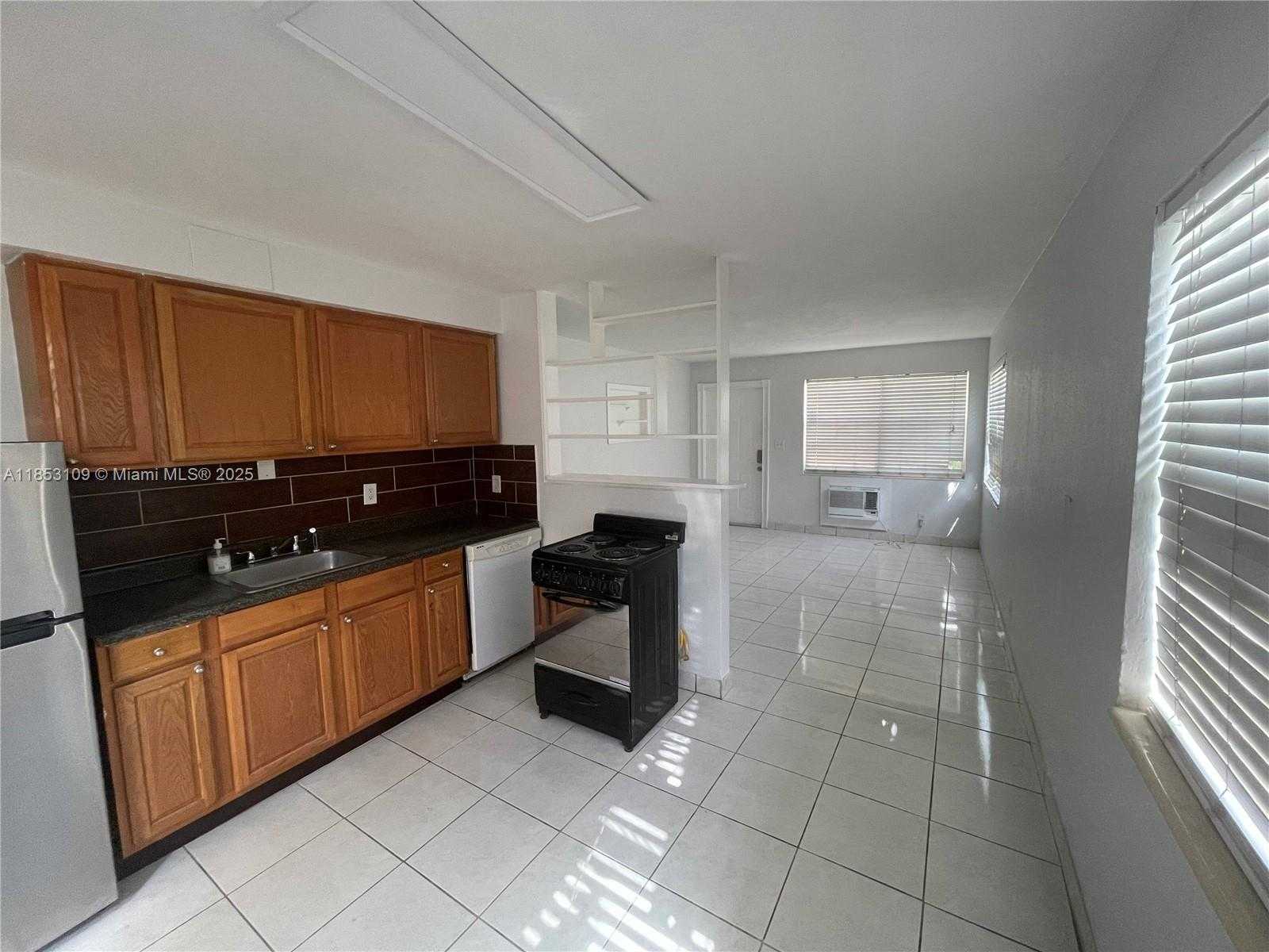 Small Image of 1719 LINCOLN ST #1, Hollywood Number 11